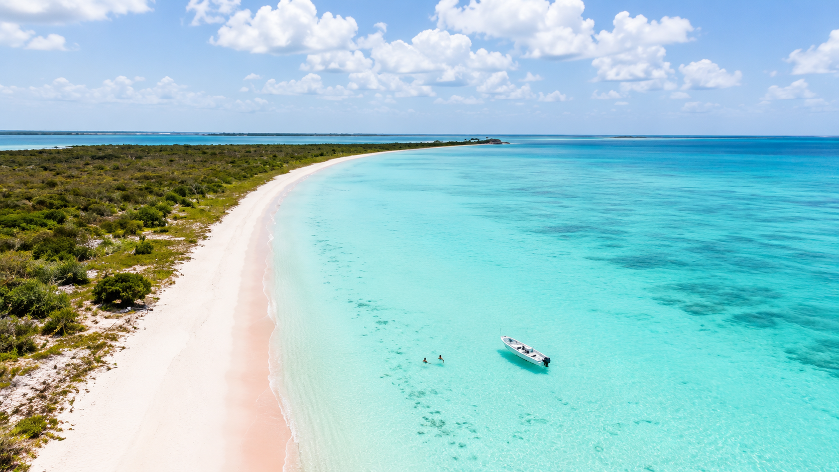 Pink sand beach in Harbour Island