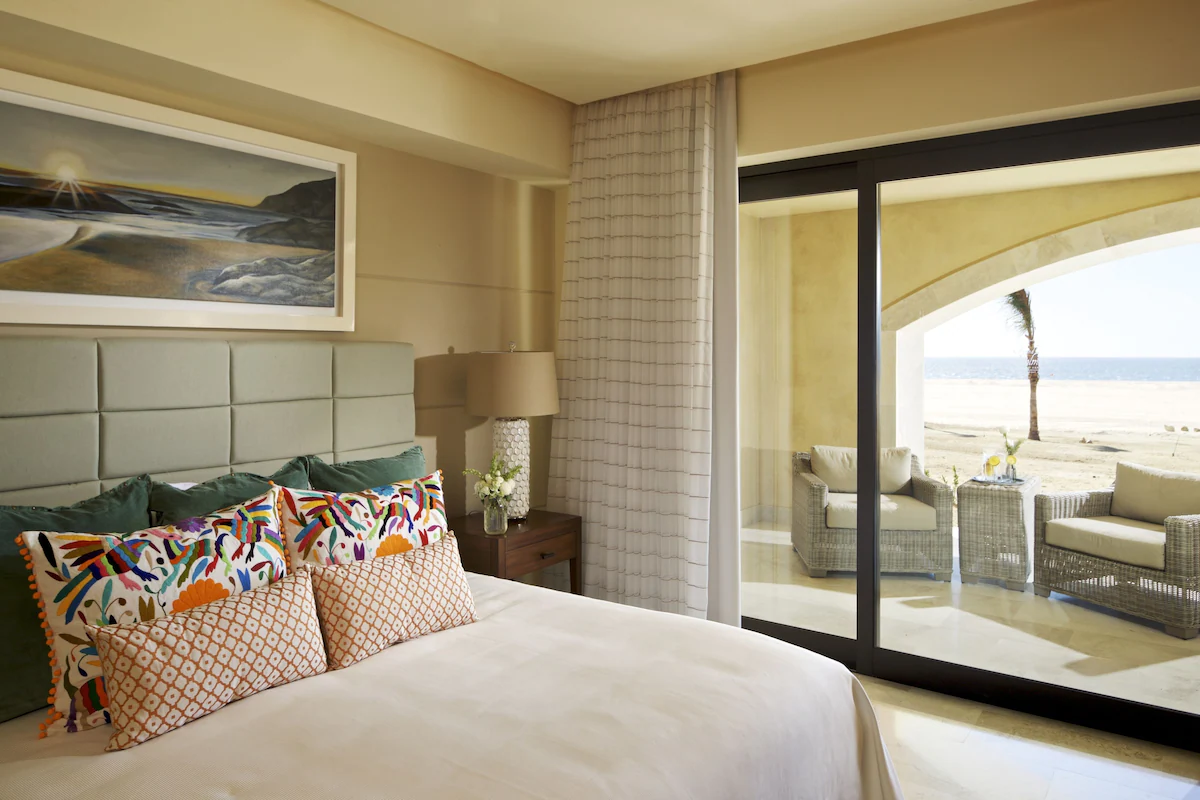 Suite with outdoor patio on the beach
