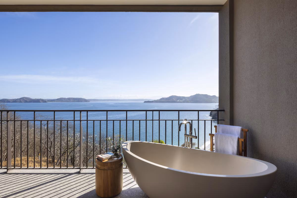 Balcony with tub and amazing views