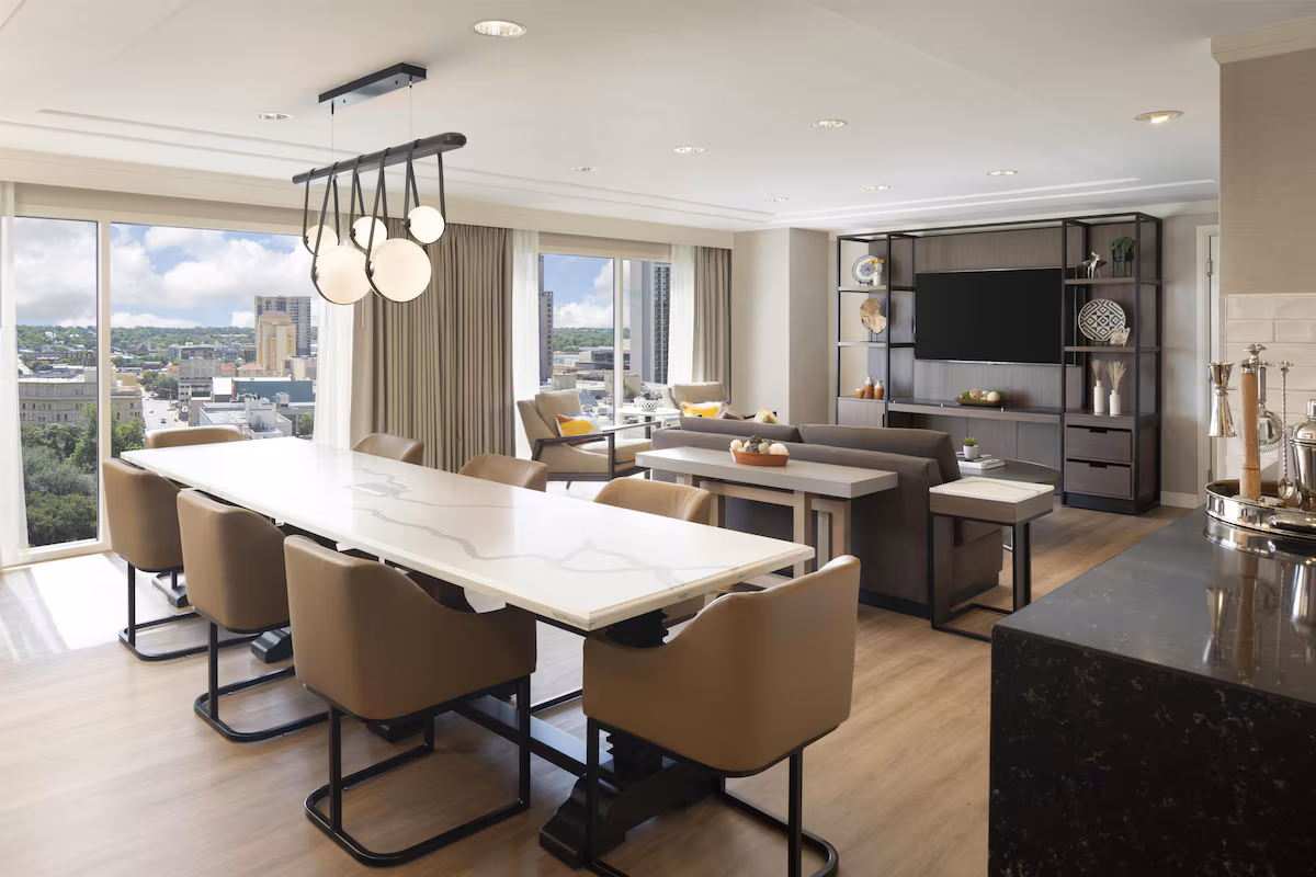 Suite with city view