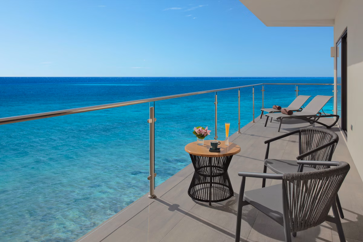 Oceanview one bedroom suite with with balcony