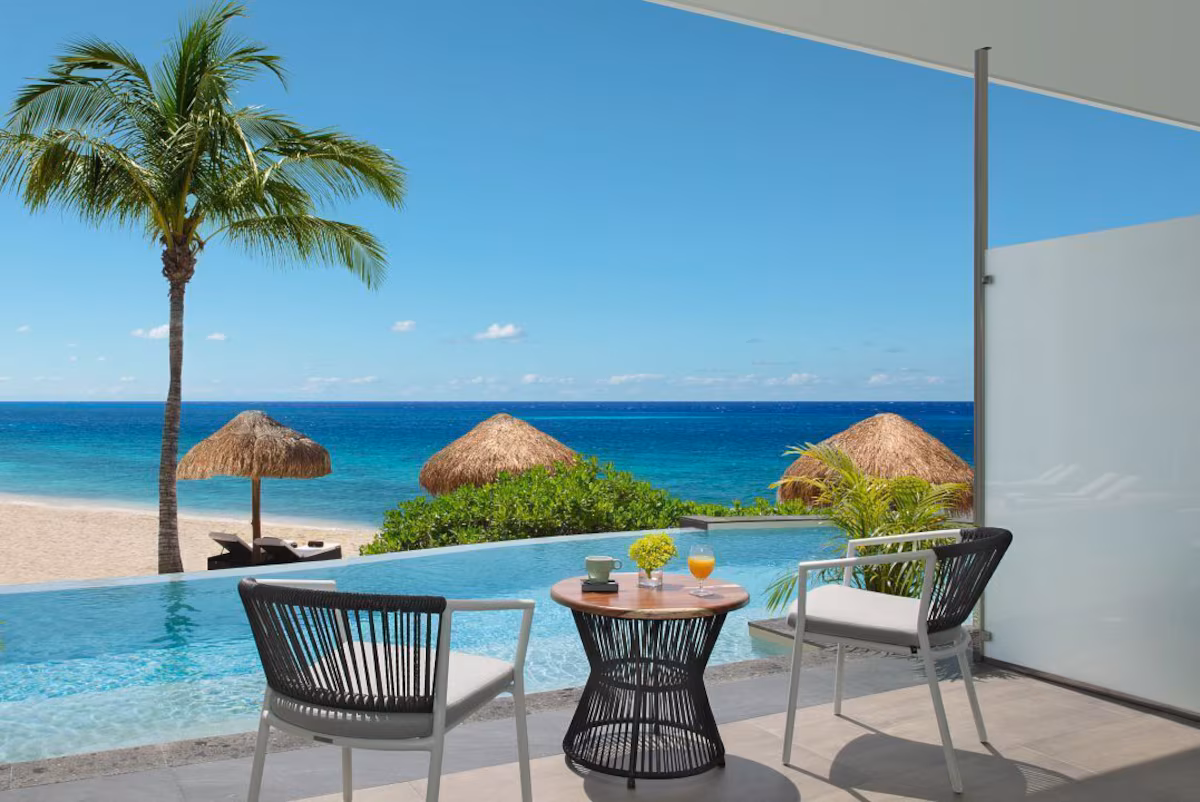 Oceanview suite with private swimout