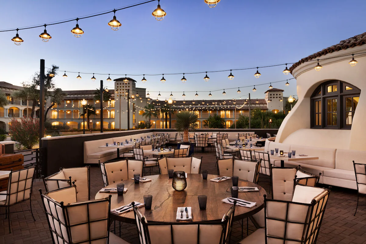 Outdoor dinning on the patio