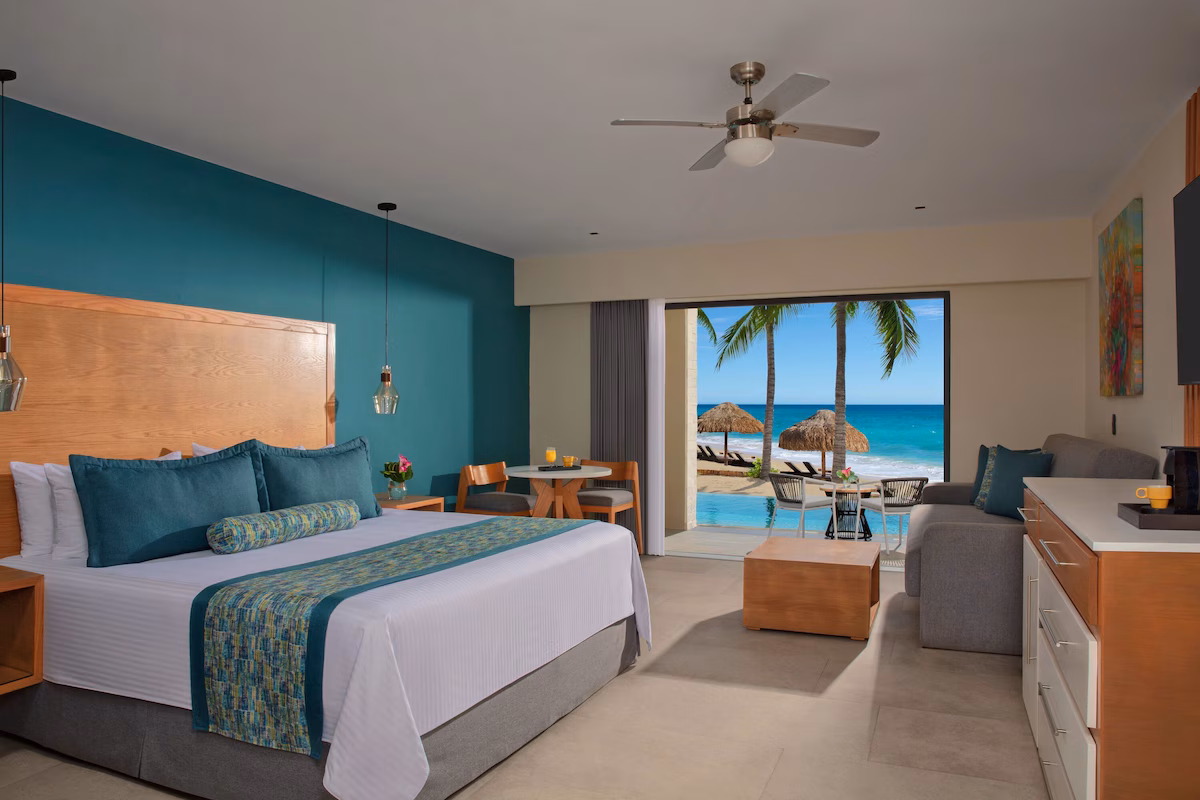 Oceanfront suite with swimout