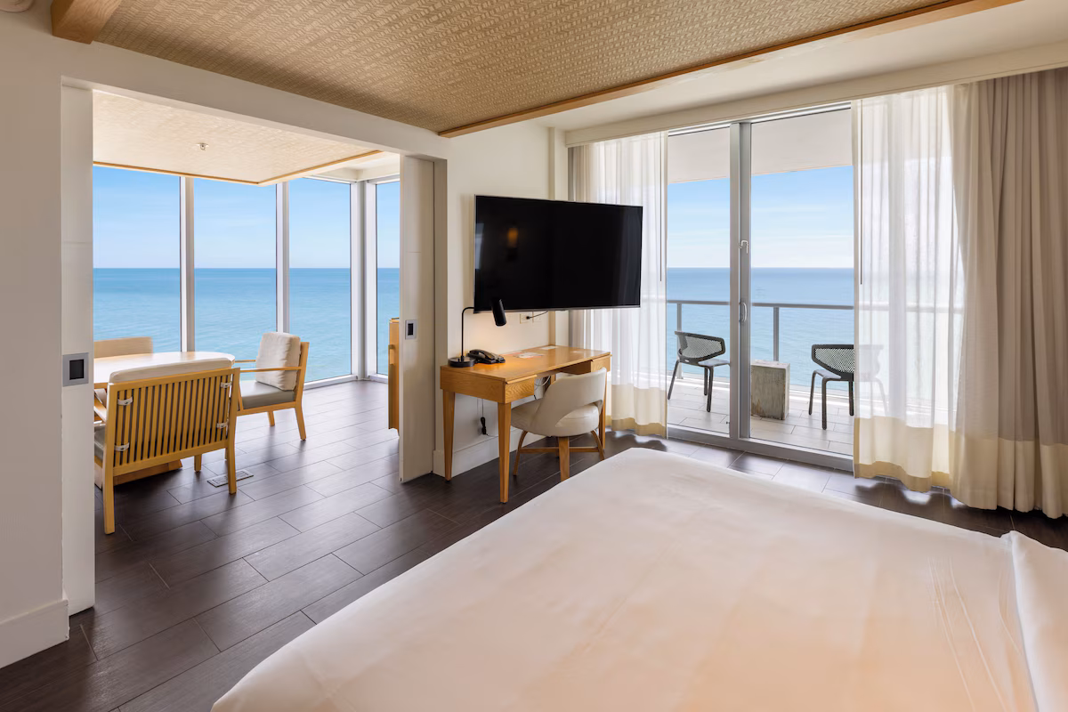 One king suite with ocean view and balcony