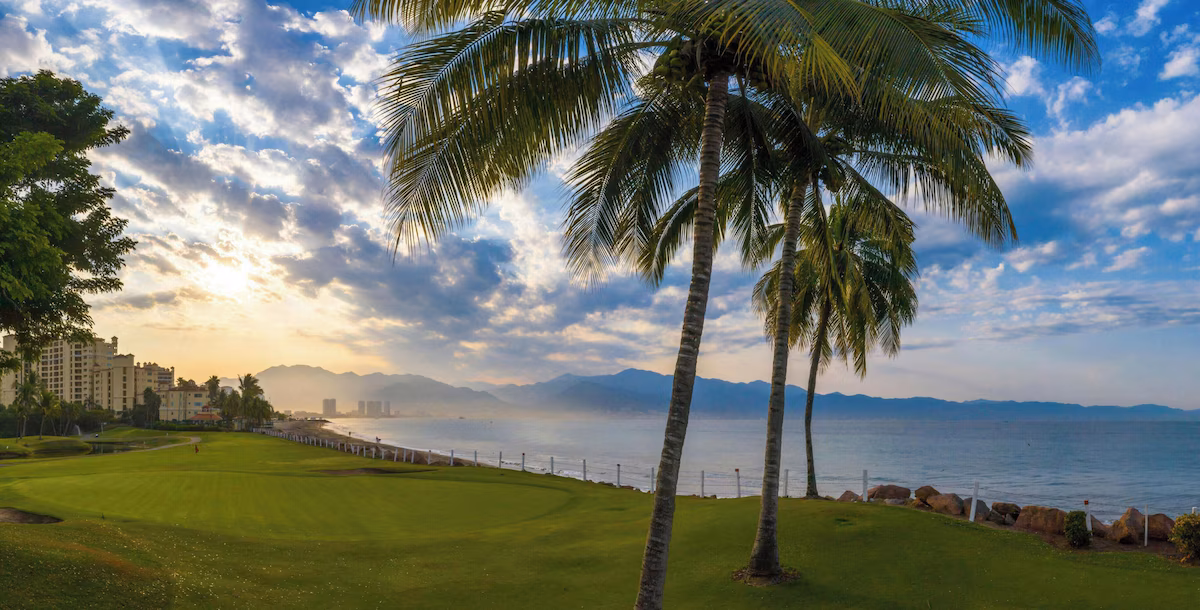 Oceanfront golf course - bring extra balls