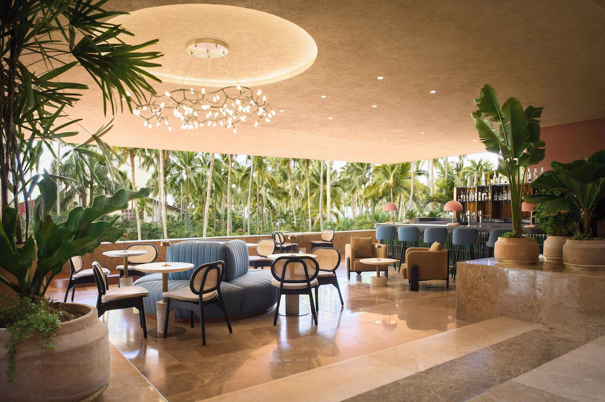 Resort bar and lounge