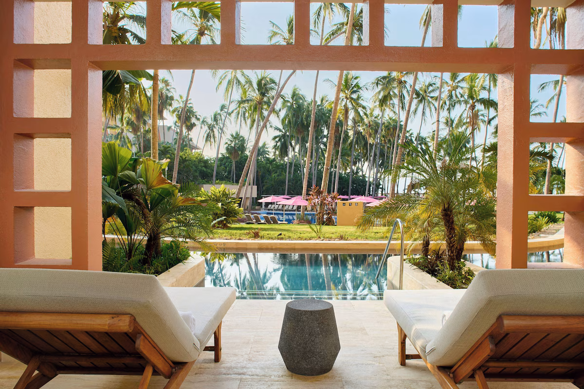 Suite with swim up patio