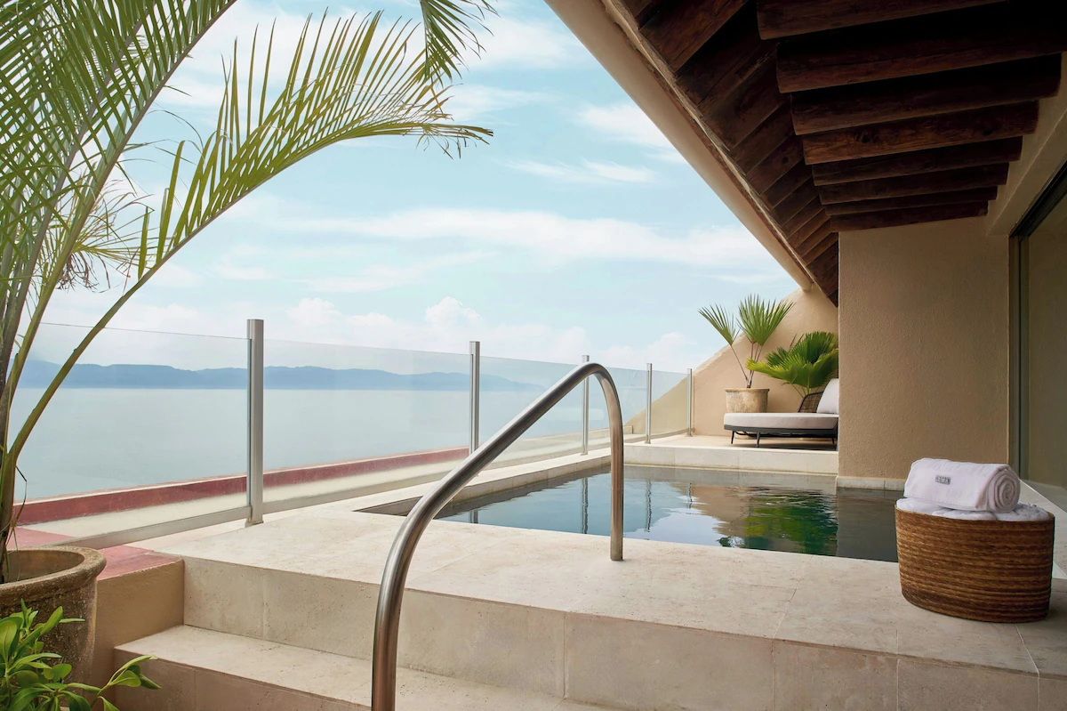 Suite with private balcony pool