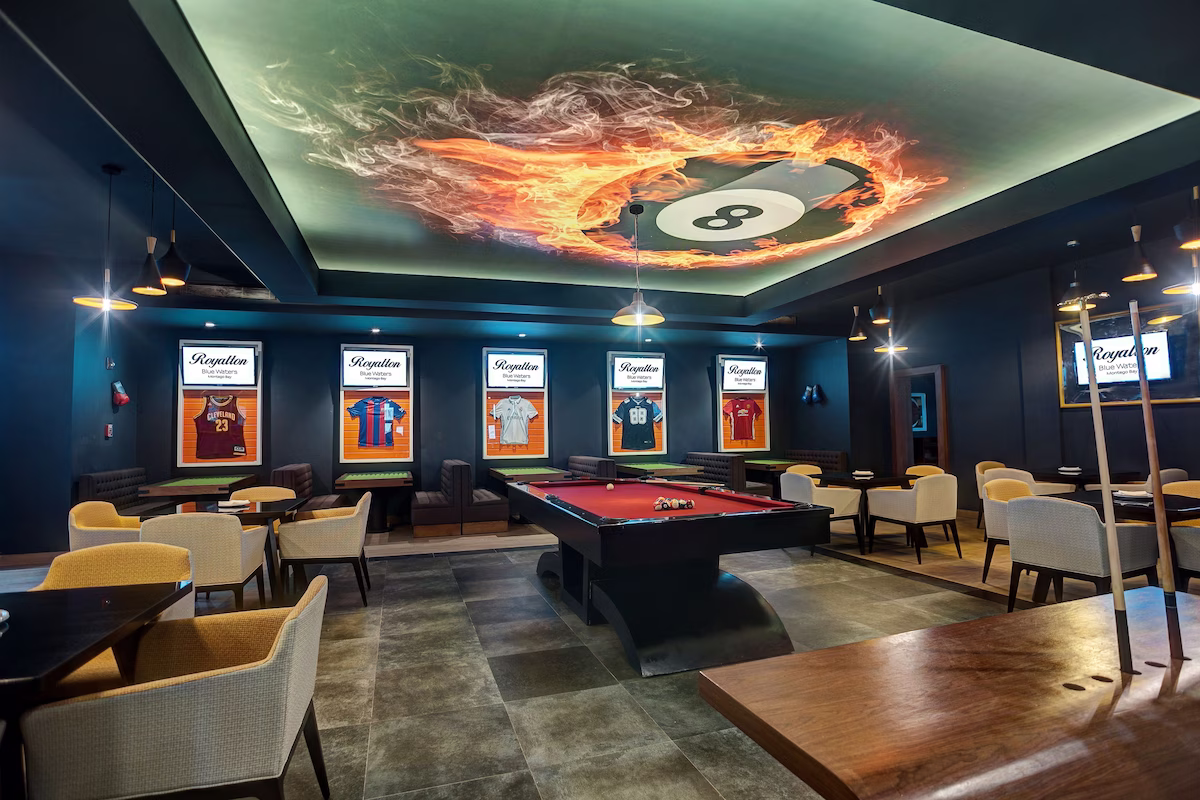 Resort sprots bar and lounge
