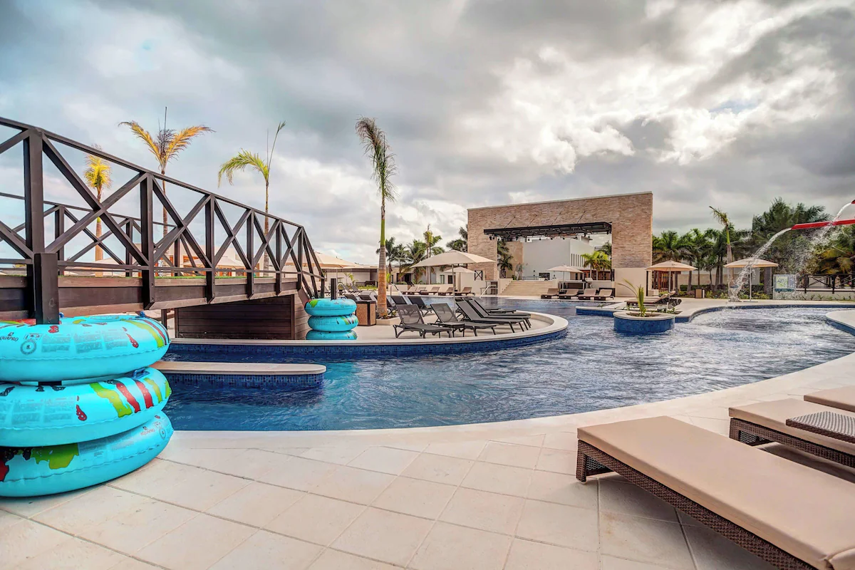 Resort lazy river