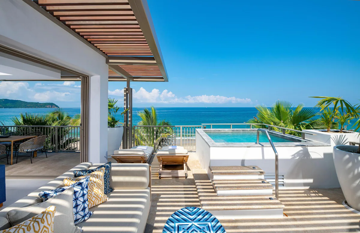 Suite with private balcony pool