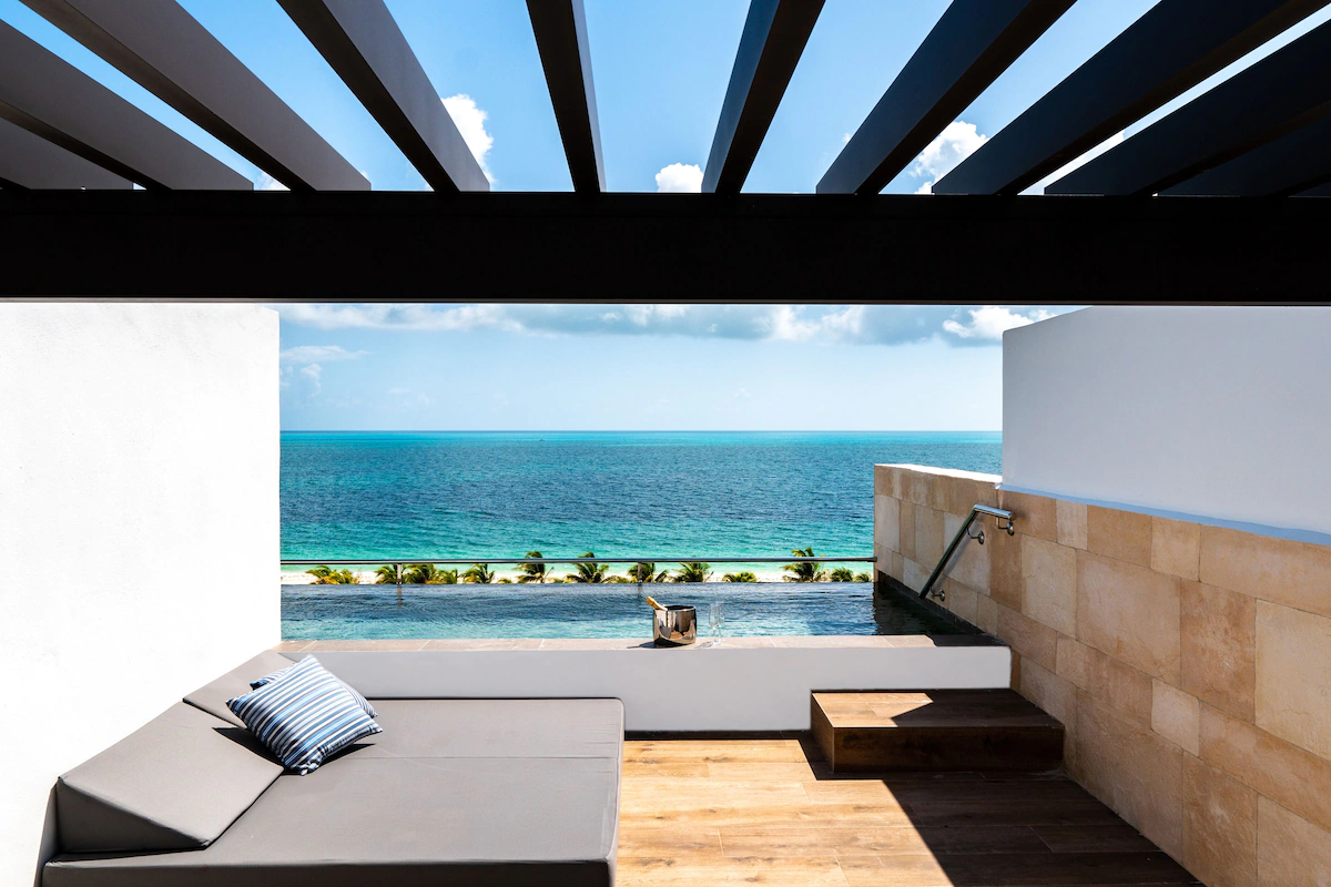 Suite with private balcony pool