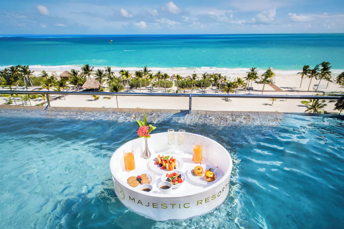 Breakfast in the pool