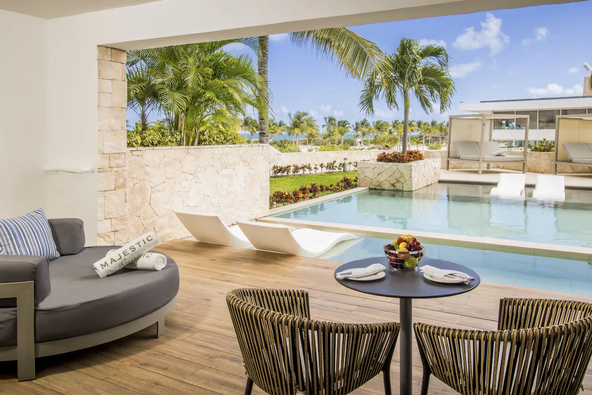 Swim up suite