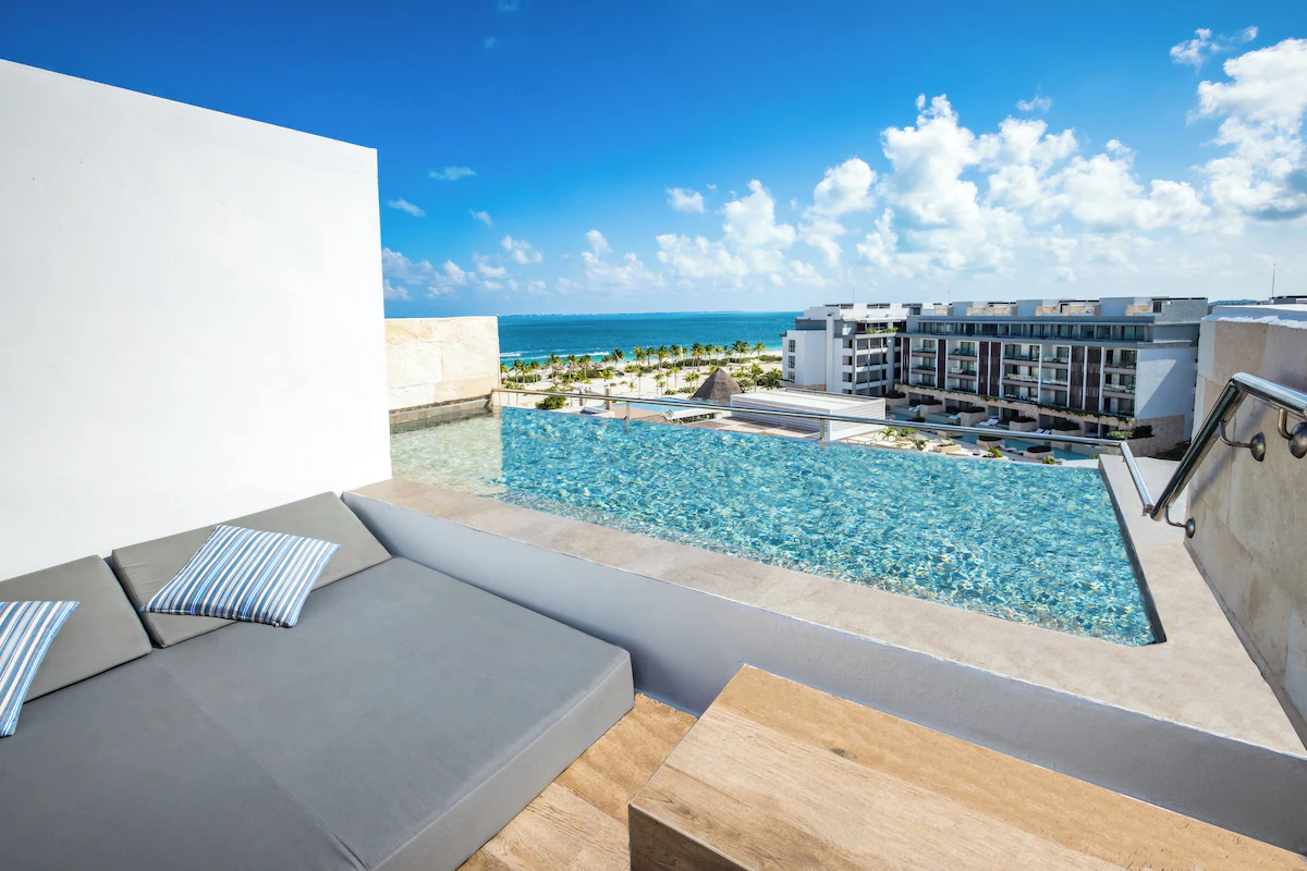 Suite with private balcony pool