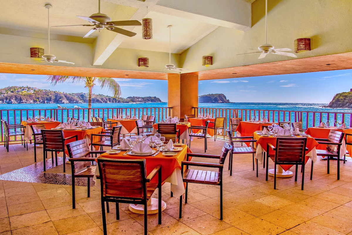 Ocean front dinning on the terrace