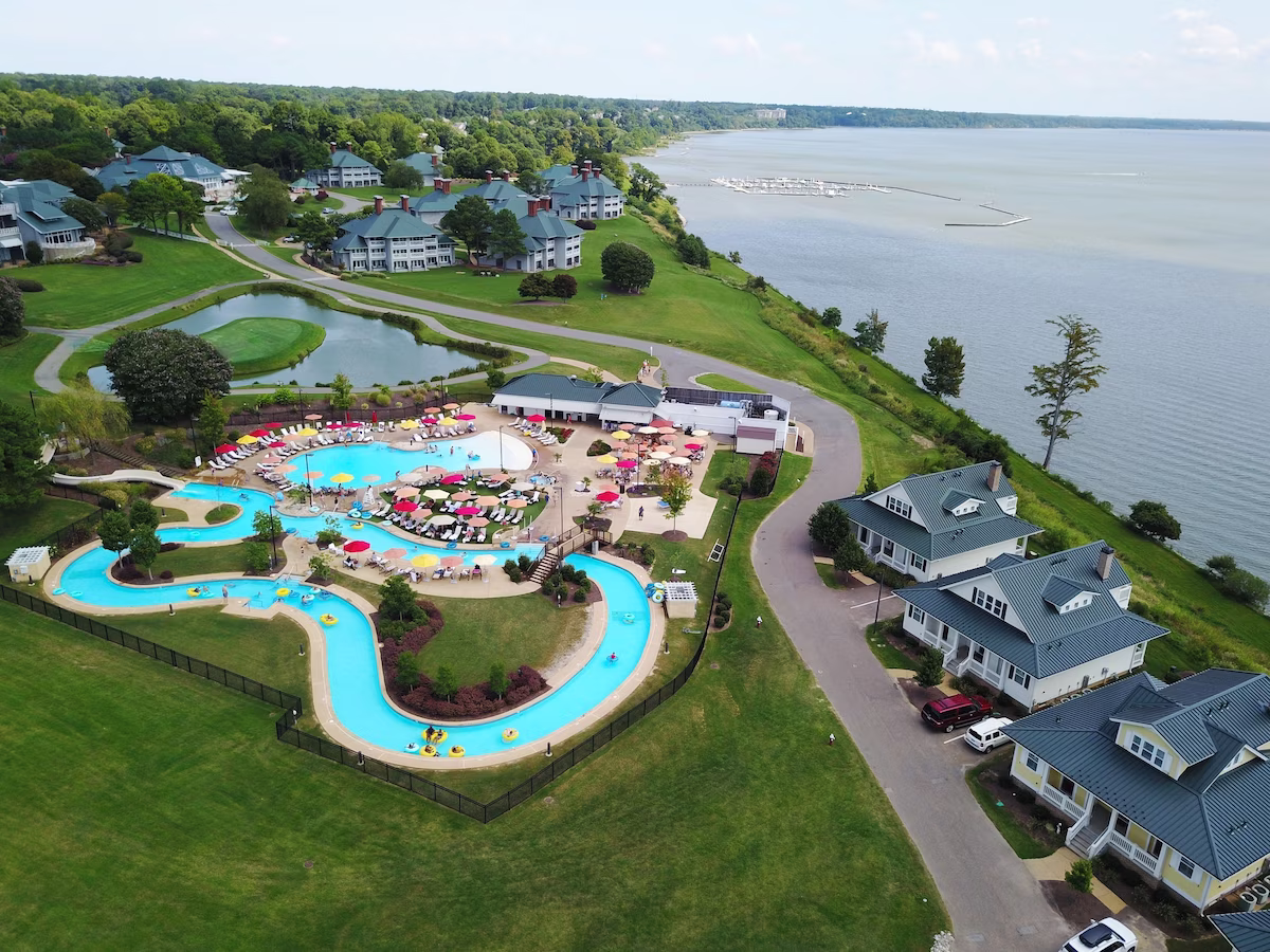 Resort pool and lazy river