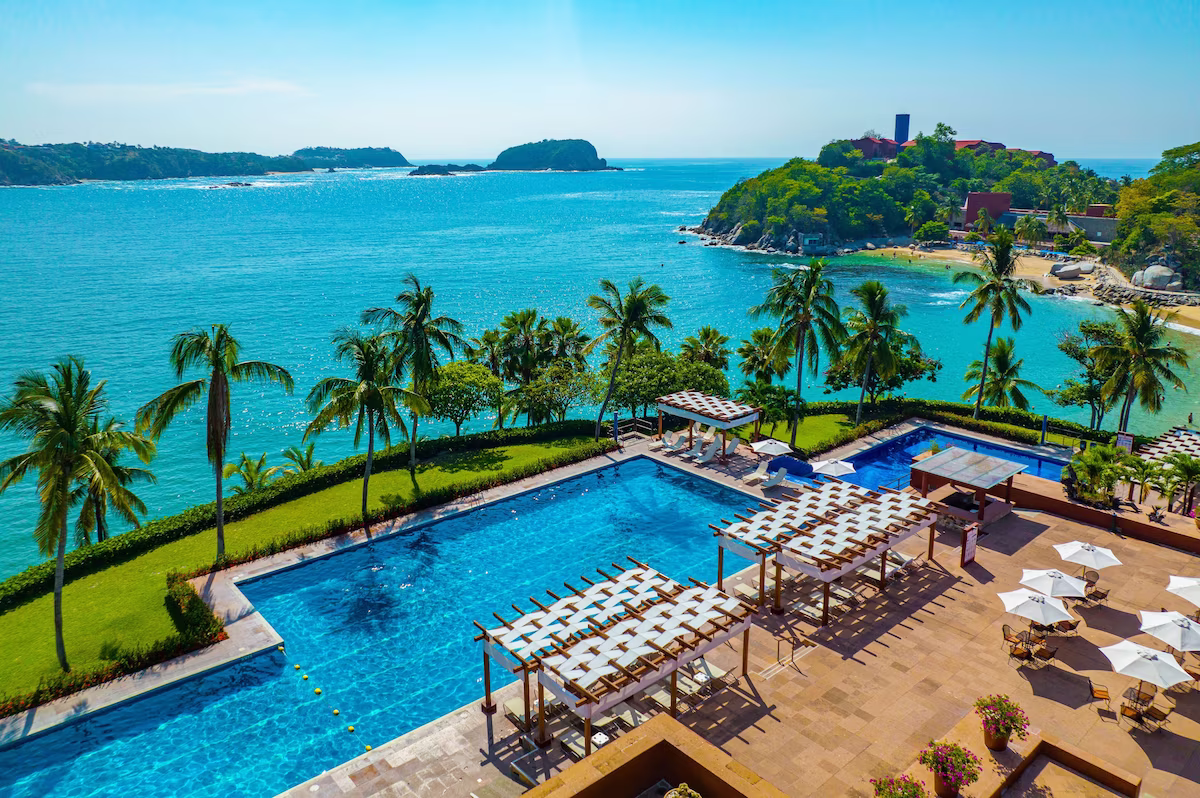 Las Brisas Huatulco – All Inclusive