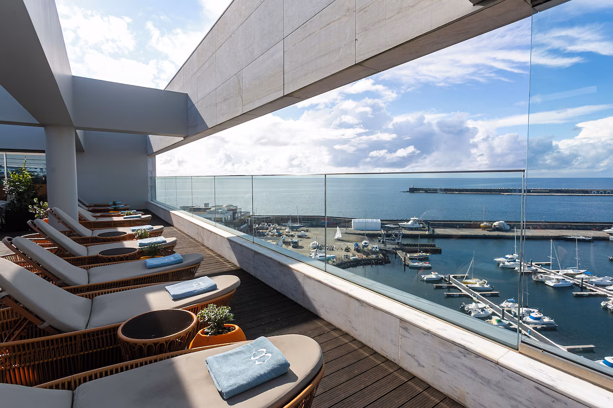 Roof top sun lounge