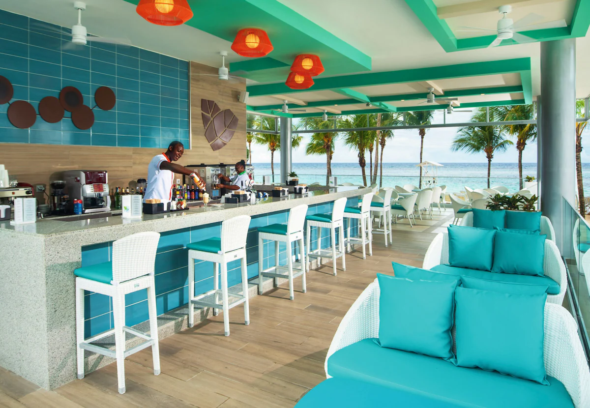 Pool side bar