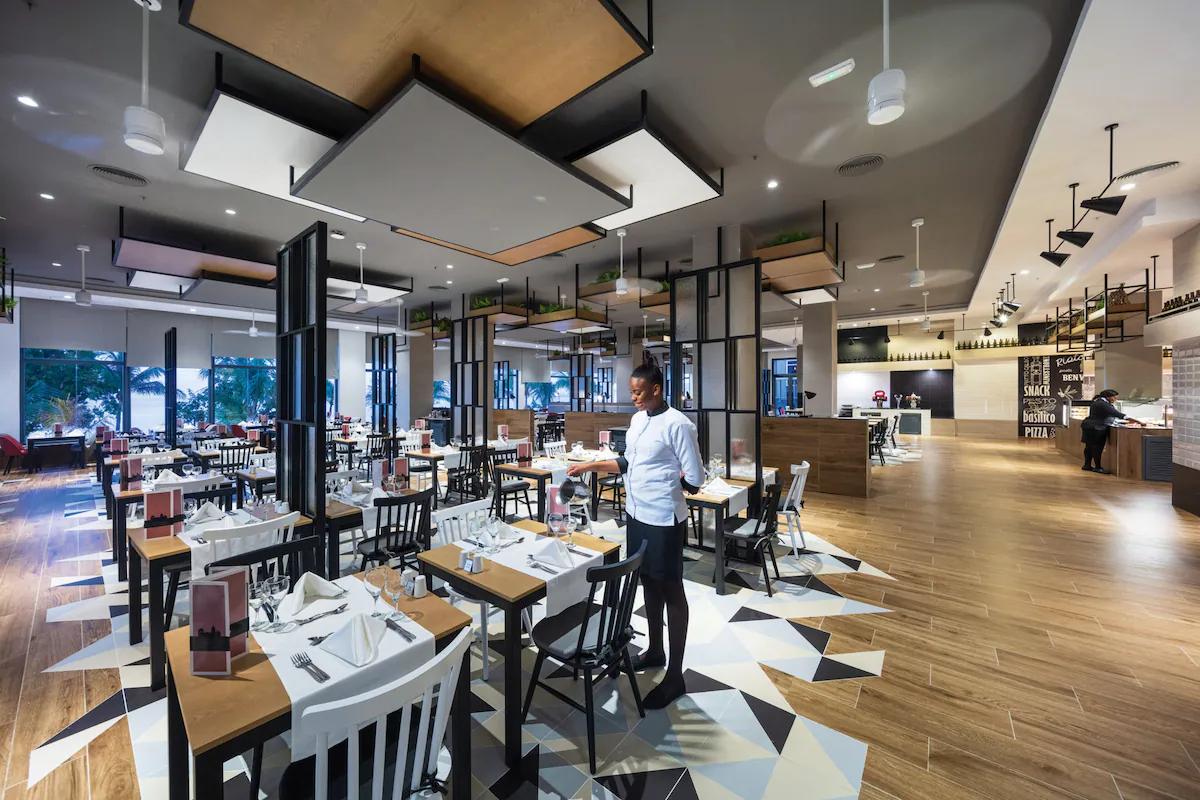 Many restaurants to chose from