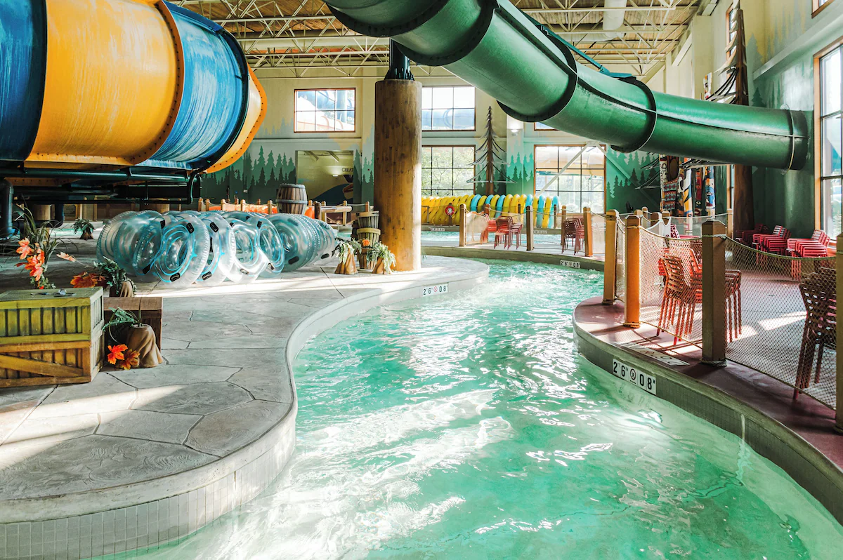 Indoor lazy river