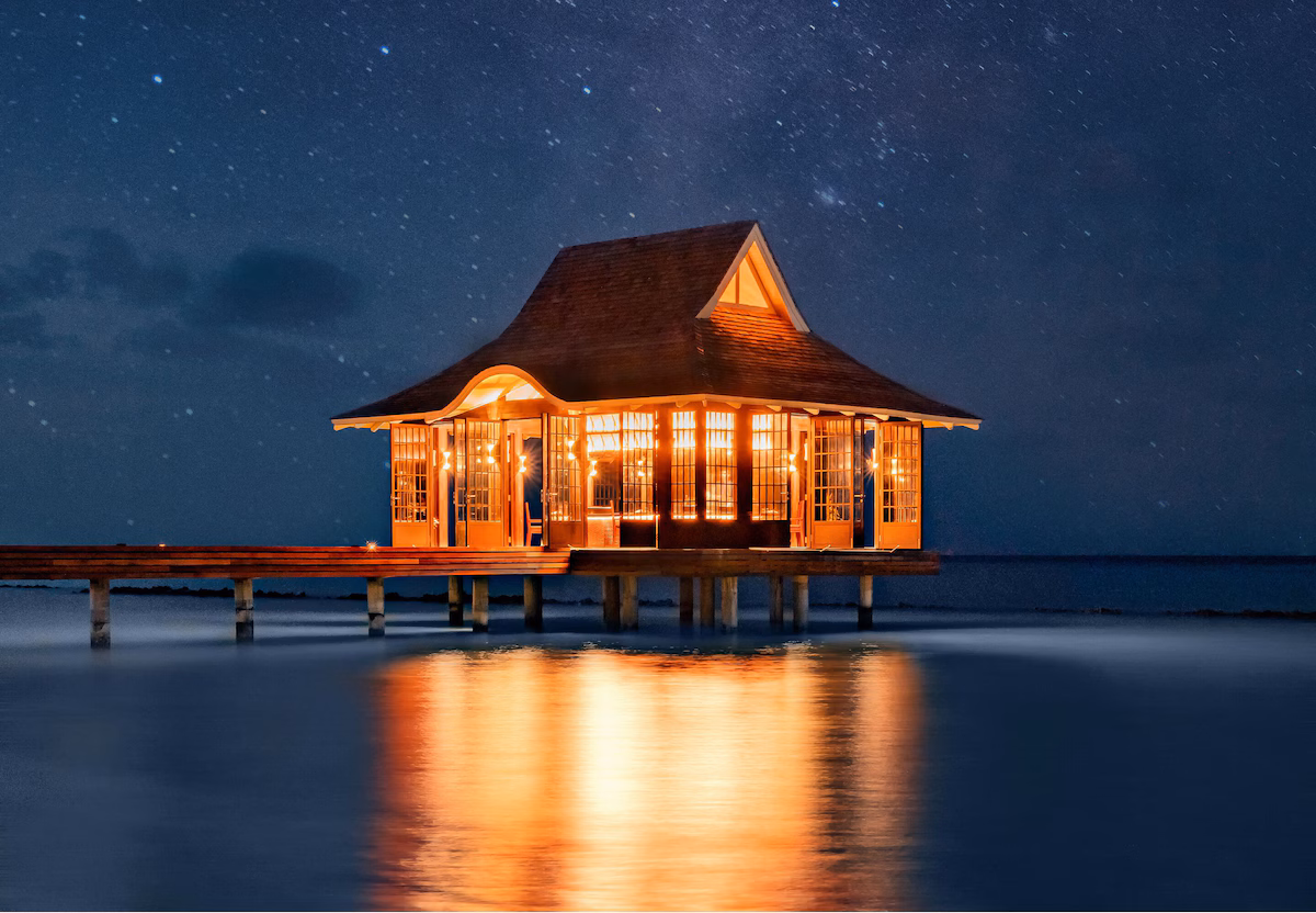 Overwater dinning