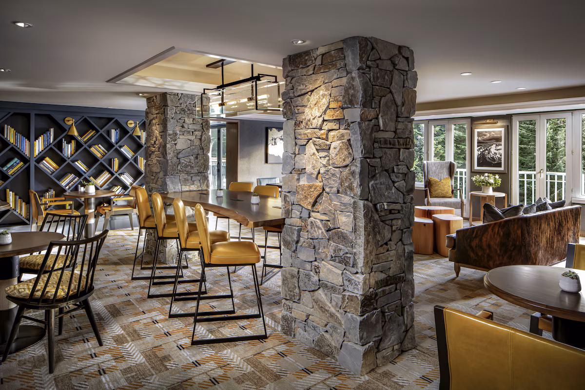 Lobby lounge