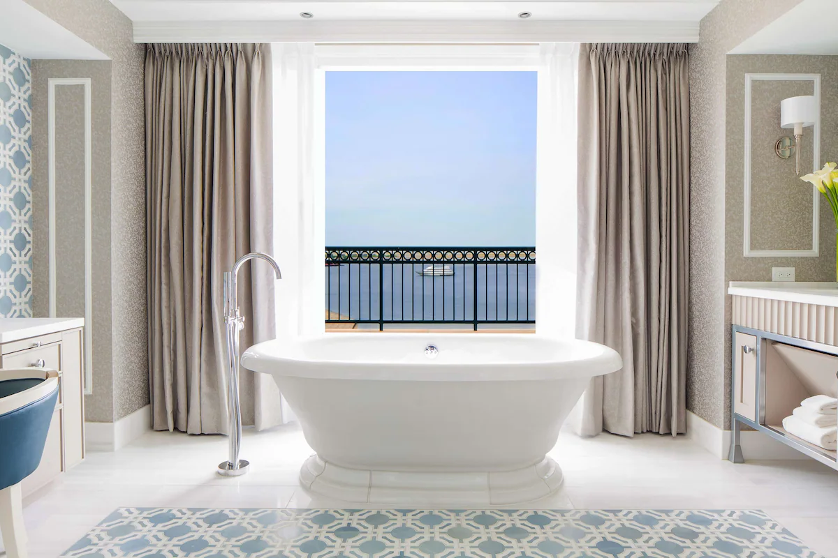 Bath thub with a view