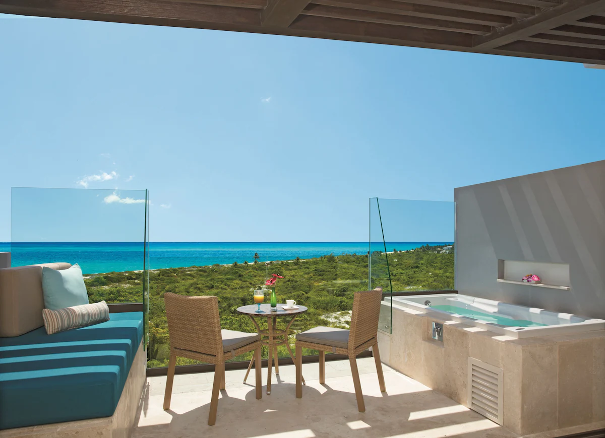Private Balcony with tub