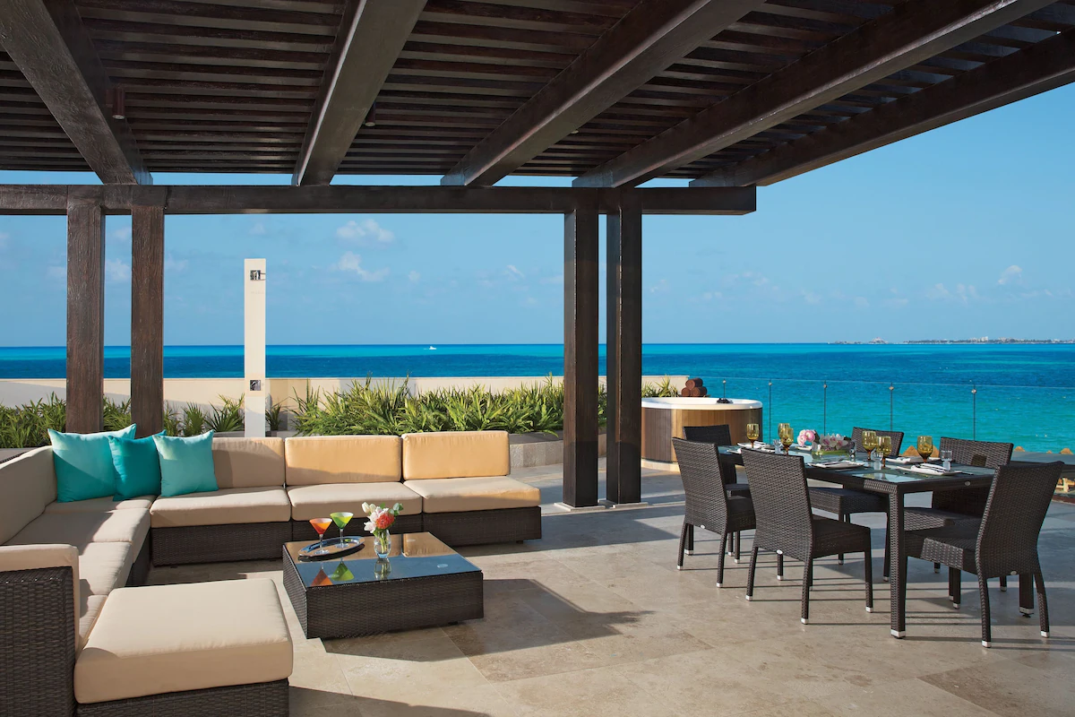 Dinning with a roof top view
