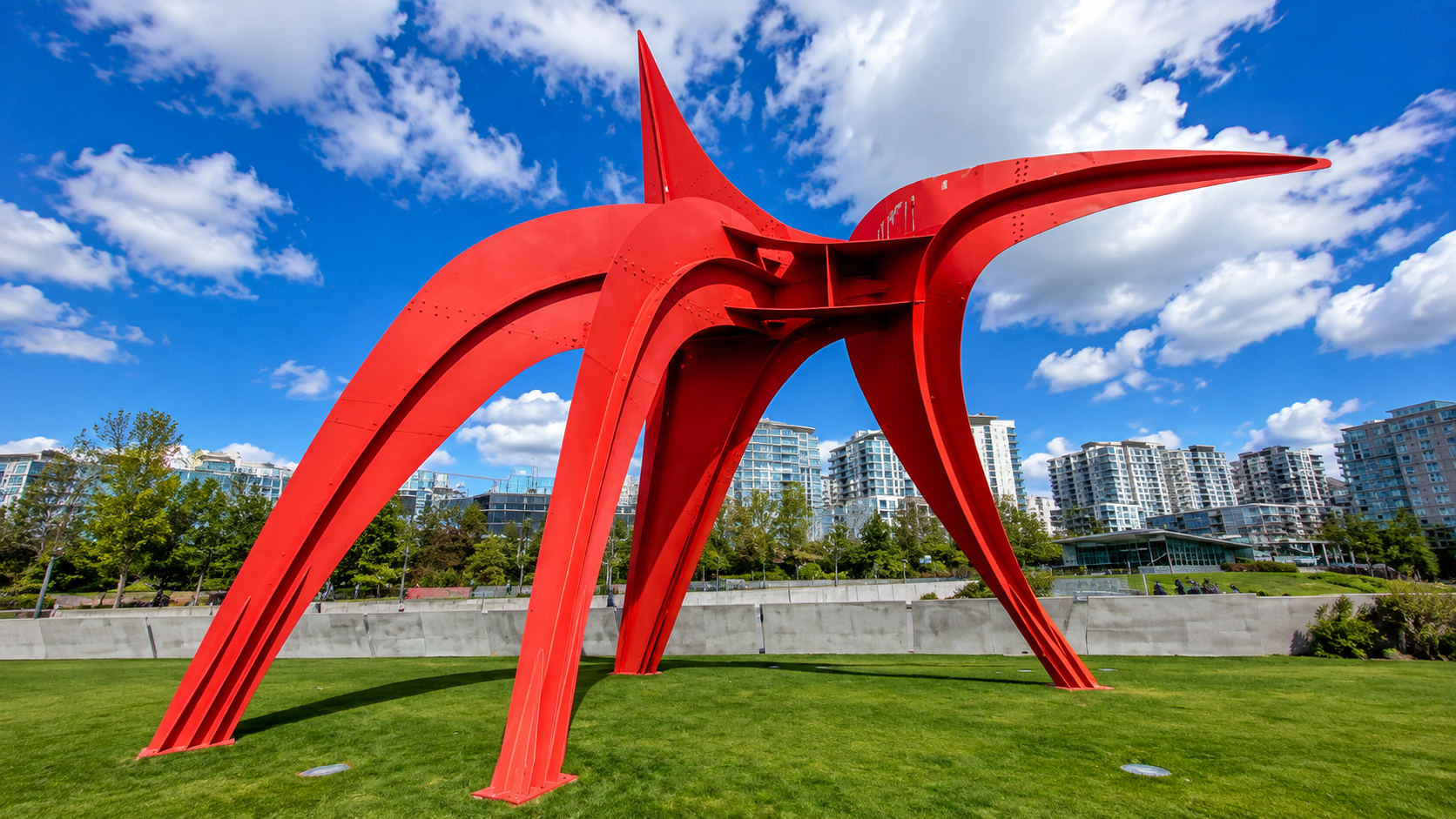 Walk the ground of Olympic Sculpture Park