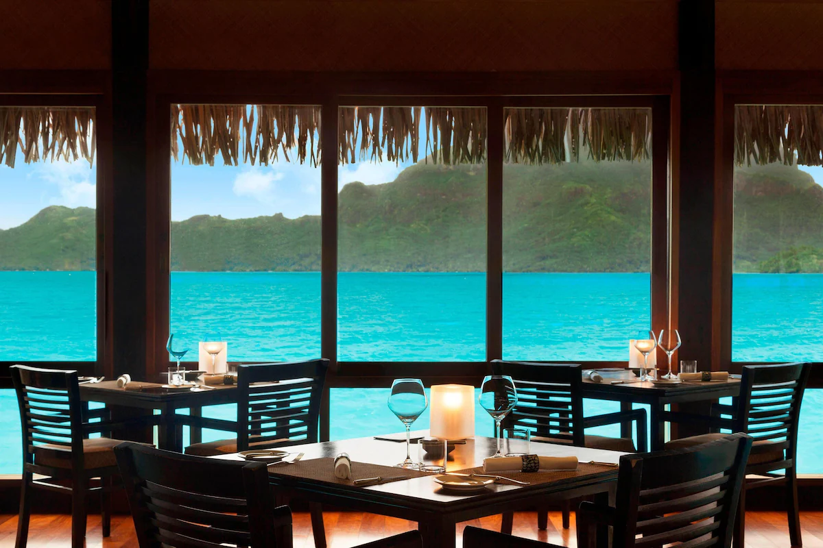 Grab lunch over the water