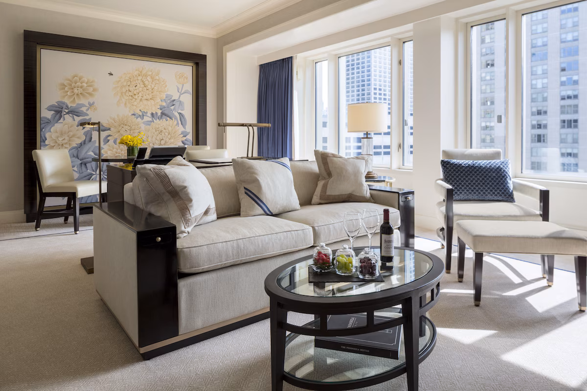 Suite living room with city view