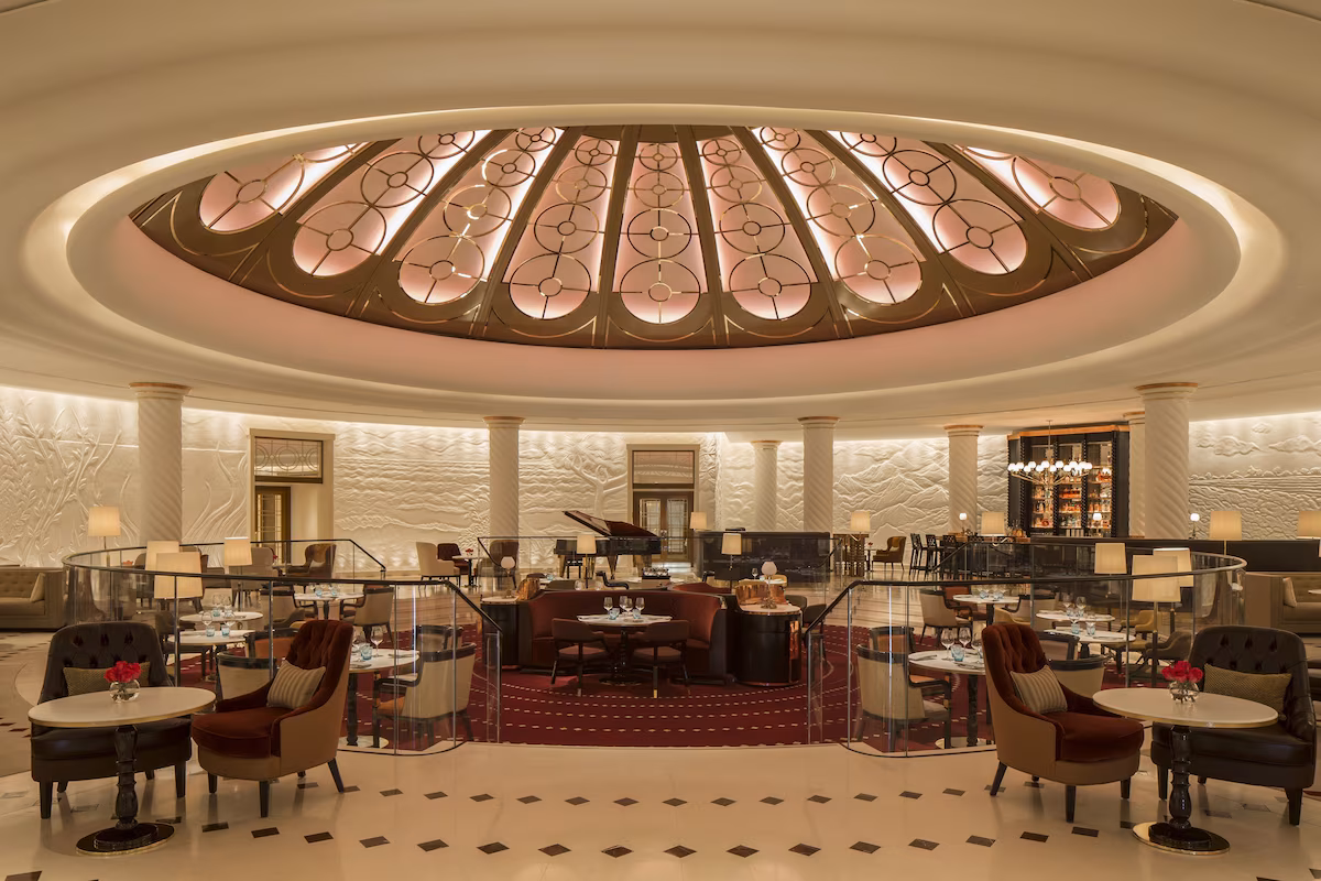 Dinning with living music