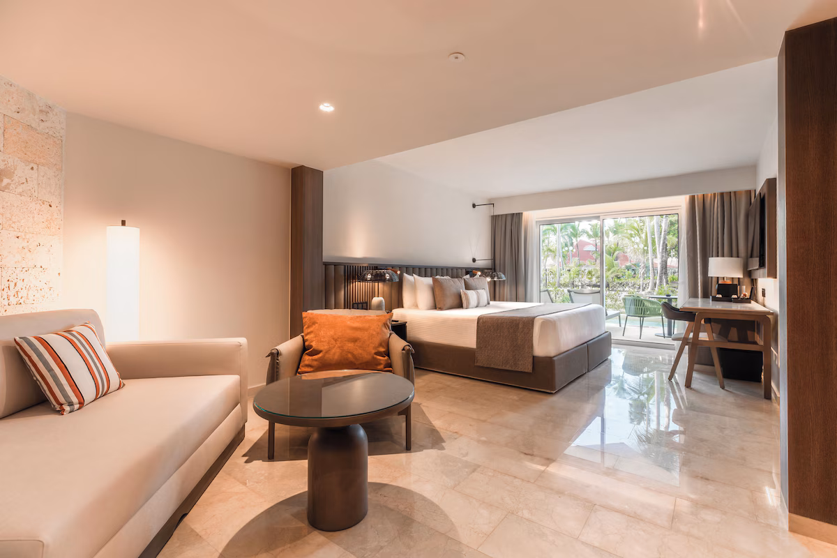 One King Suite with pool view