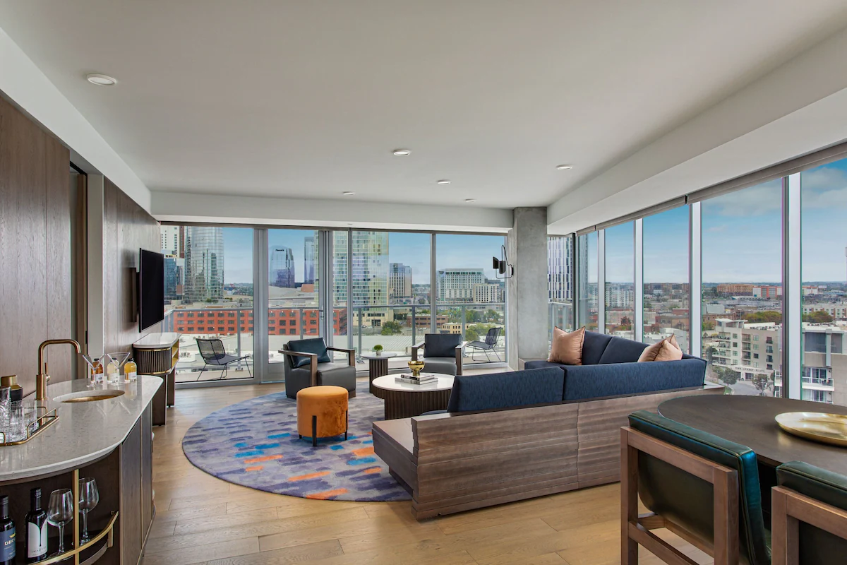 Suite with city view