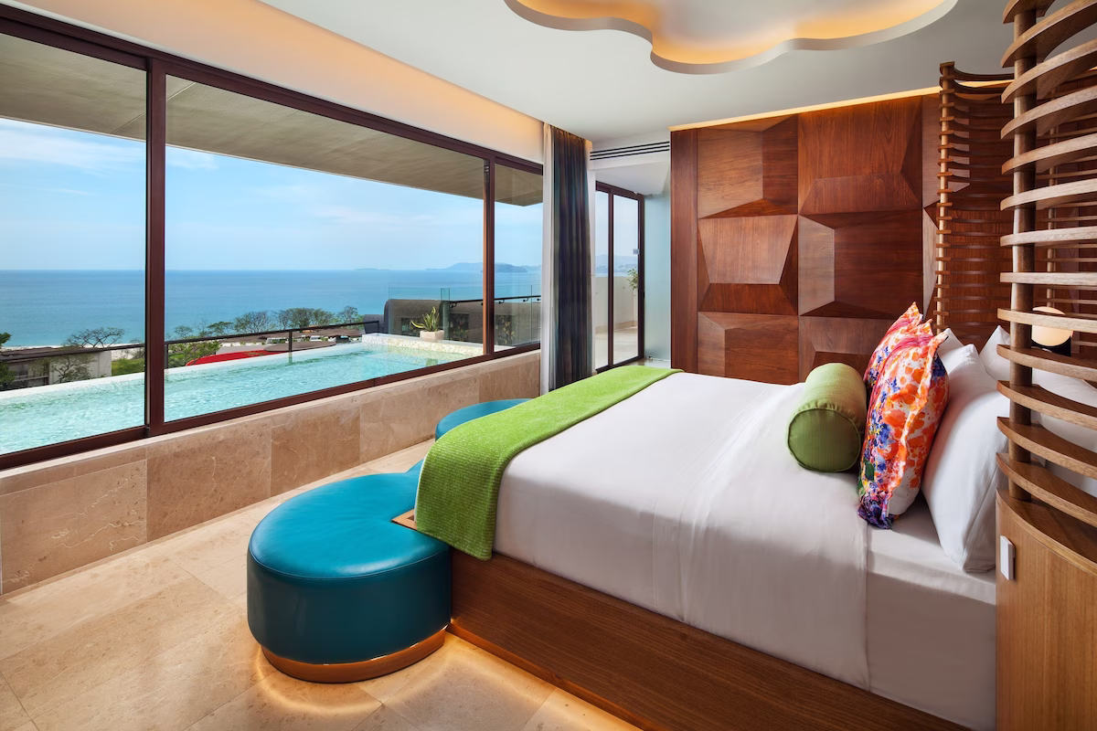 One king suite with private balcony pool