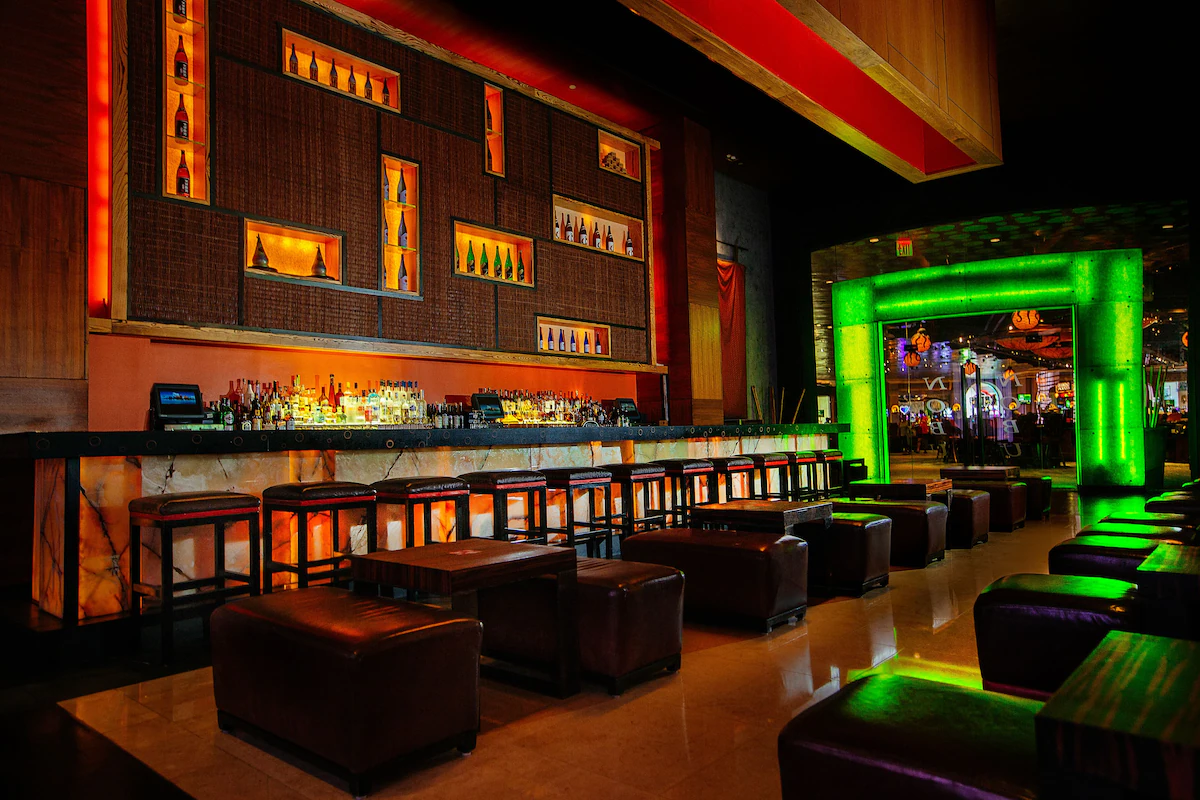resort bar and lounge