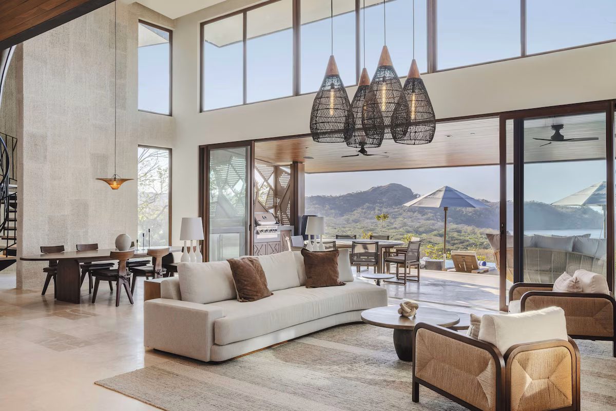 Deluxe suite with private pool and jungle view