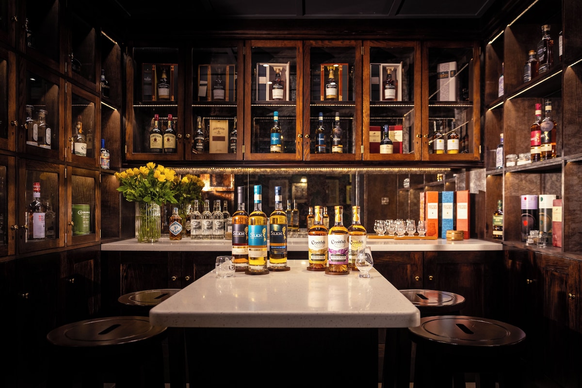 Hotel bar