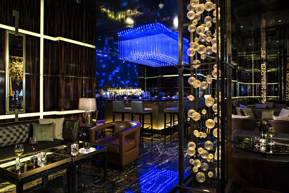 Resort restaurant and bar