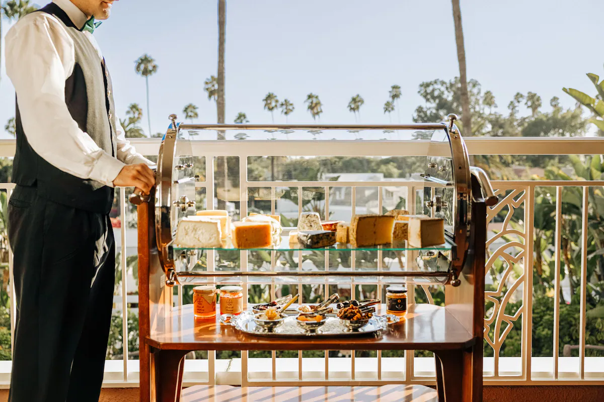 Full service luxury cart