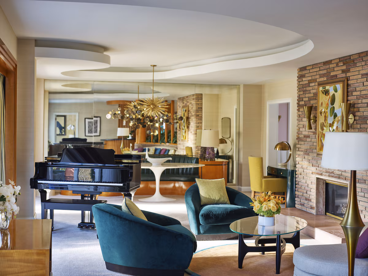 Suite entertaining area