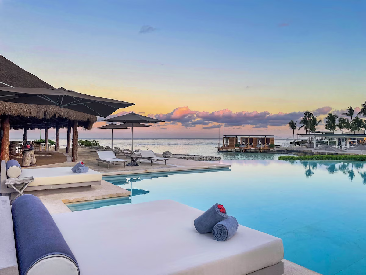 Ocean front pool