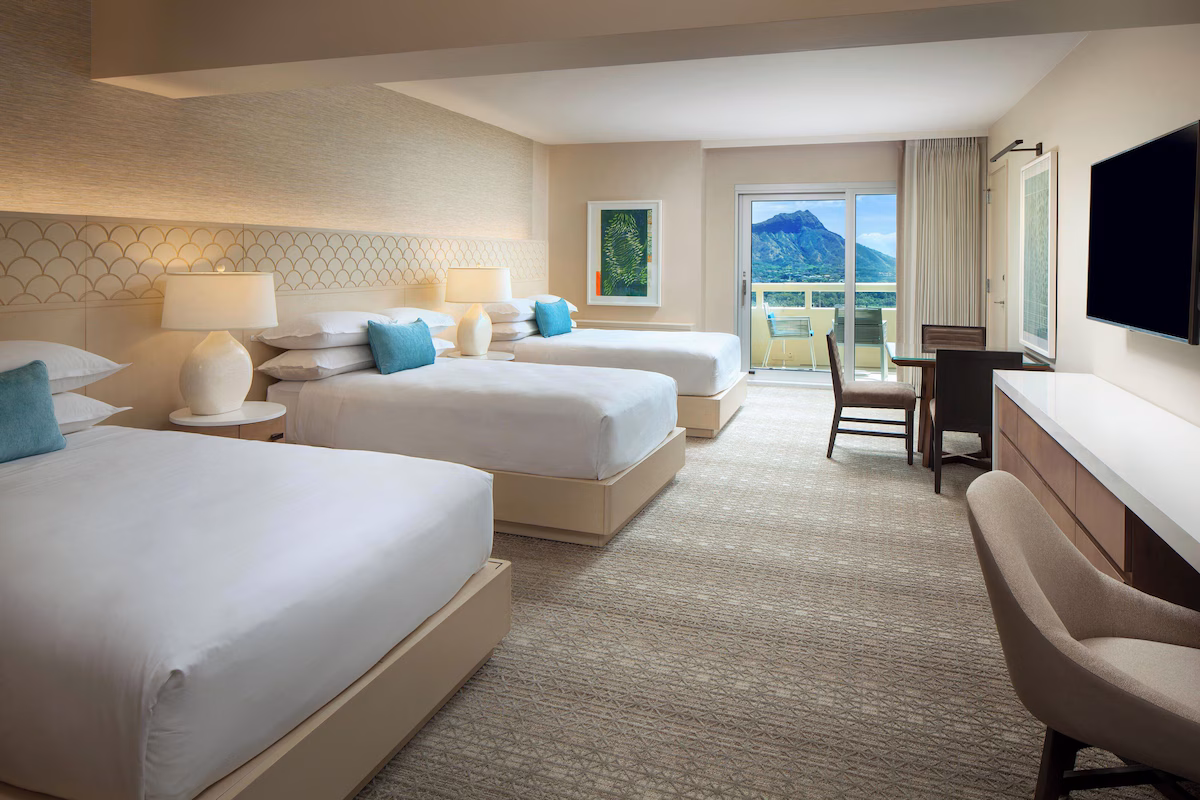 Three queen room