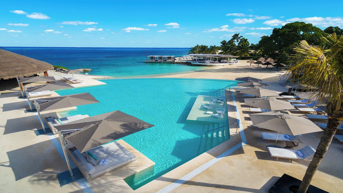 Ocean front pool