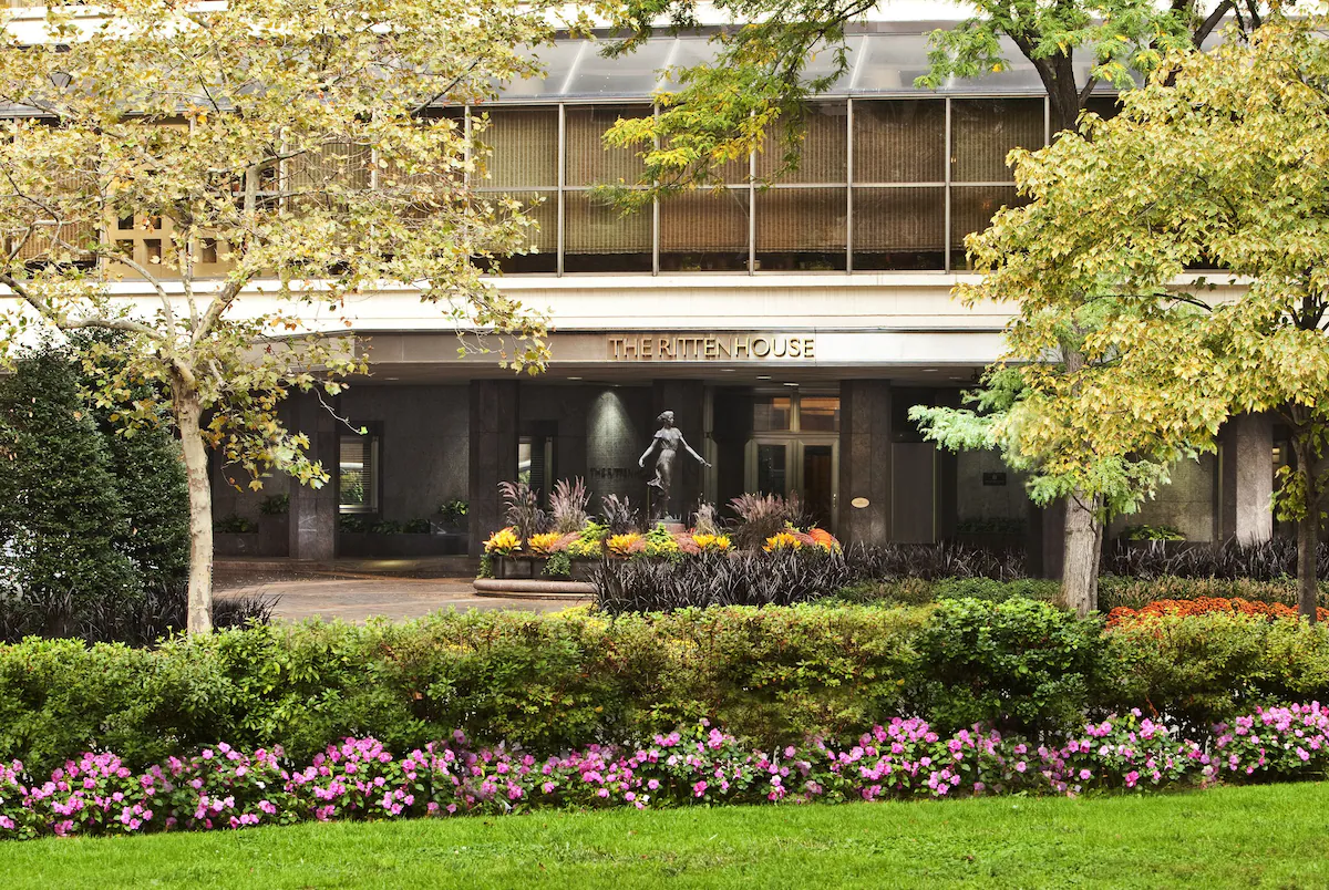 Beautiful entrance right in the heart of things