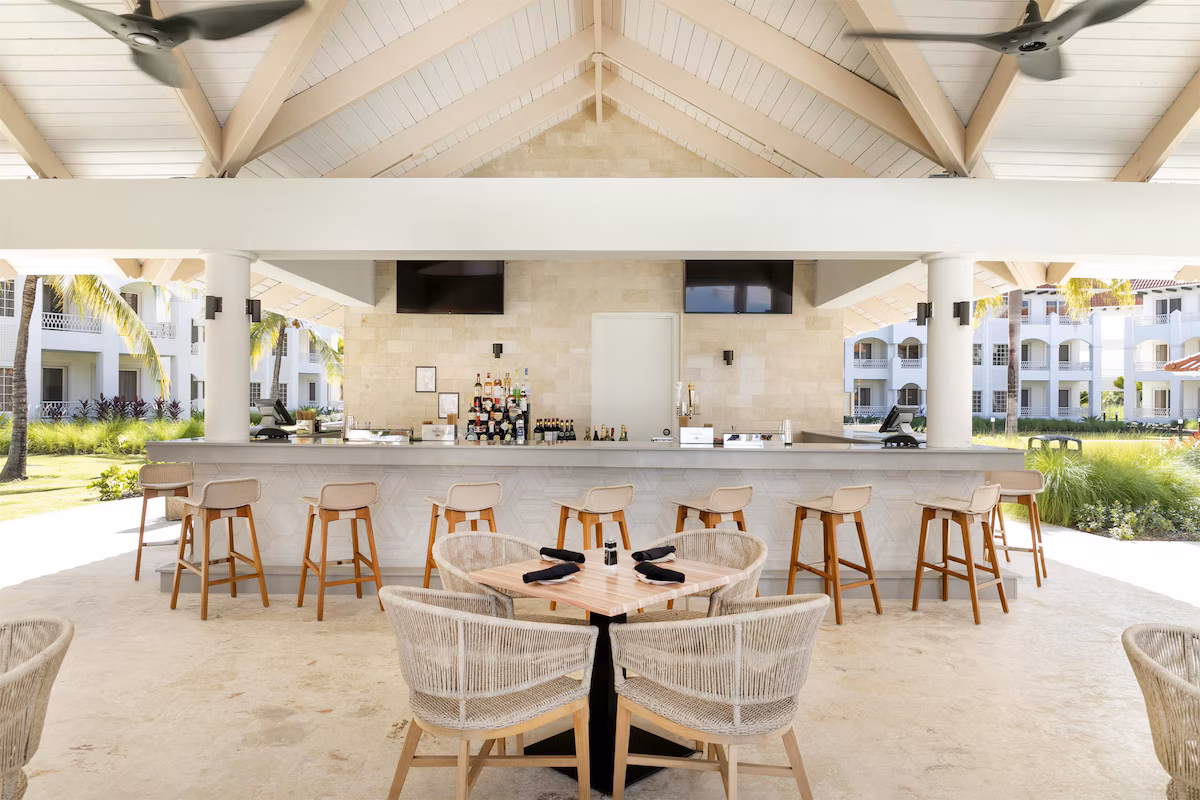 Outdoor bar